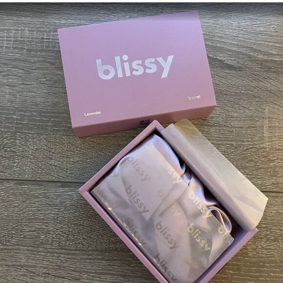 NIB Blissy Bonnet in Lavender - Picture 3 of 6